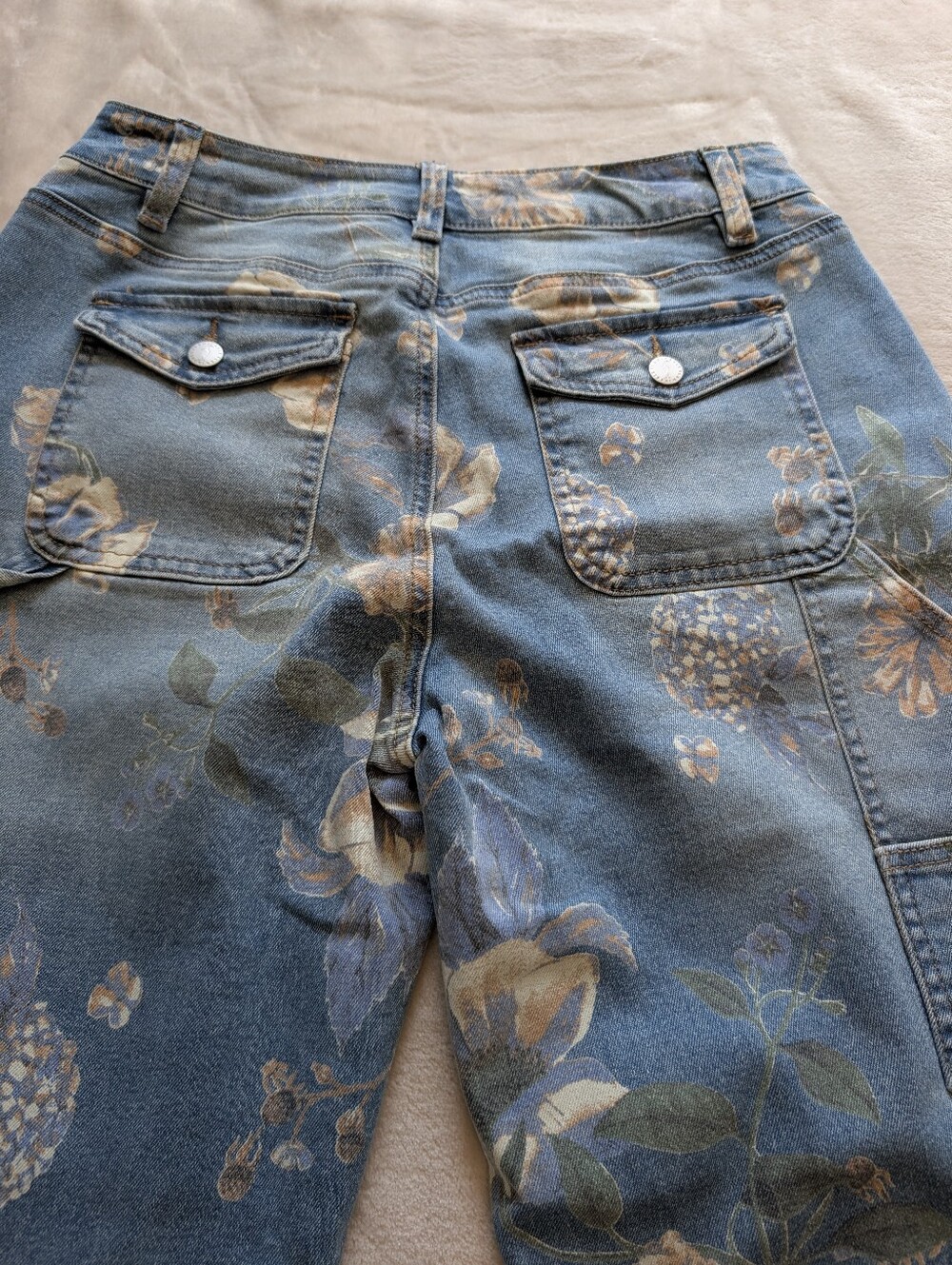 Flamingals Light Floral Crop Jeans NWT Medium - Picture 6 of 8